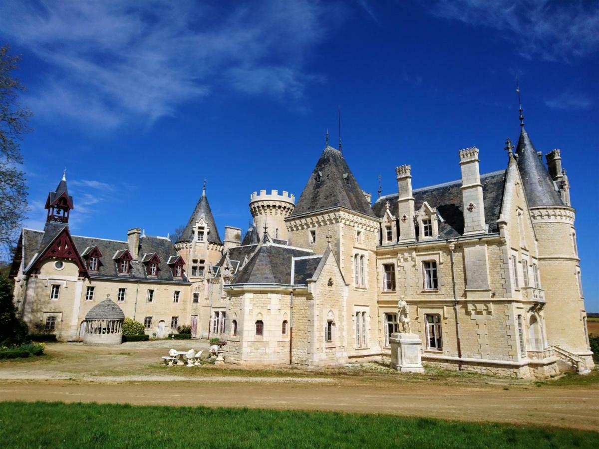 Chateau Des Chevaliers De Londigny Bagian luar foto