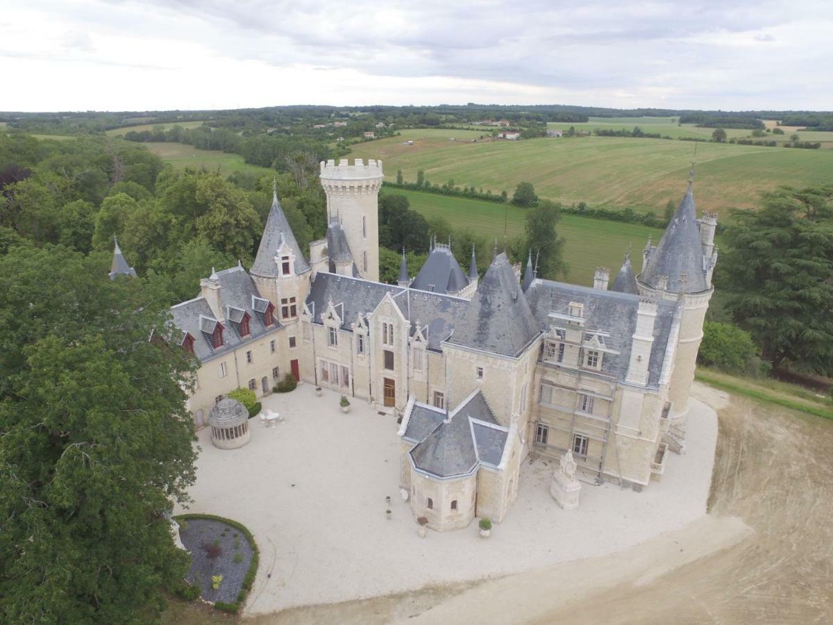 Chateau Des Chevaliers De Londigny Bagian luar foto